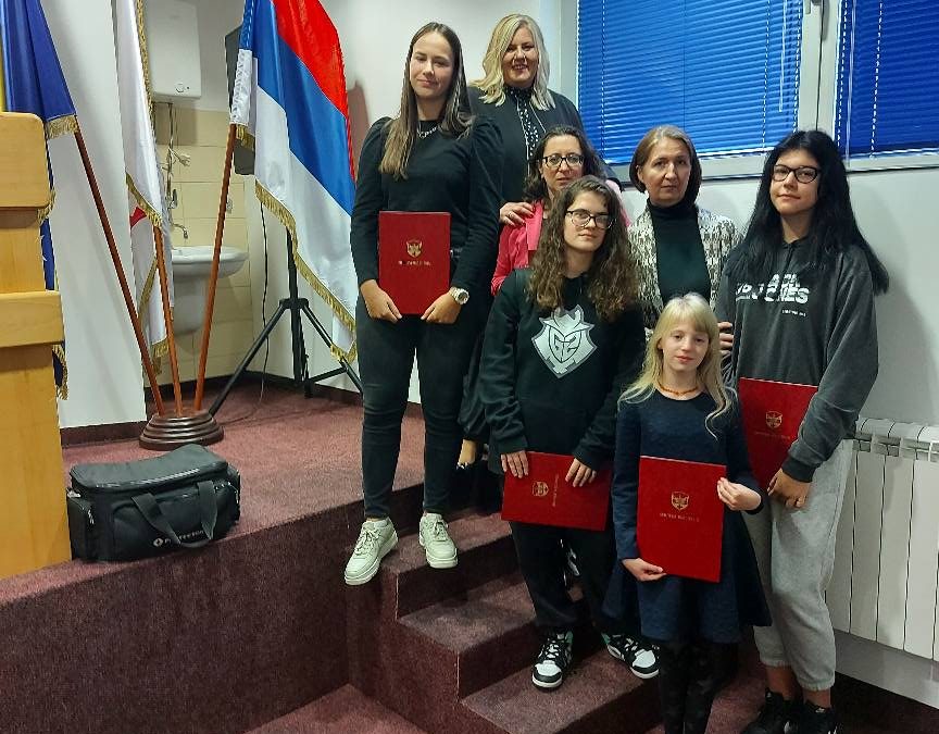 Награђени најбољи „Вукови“ ђаци и наставници